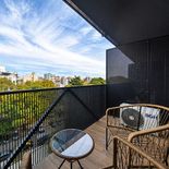 Balcón con vista abierta en zona urbana: unidades con amenities y buena ubicación sostienen la demanda en alquileres temporarios, aunque con menor ocupación que en años previos Balcón con vista abierta en zona urbana: unidades con amenities y buena ubicación sostienen la demanda en alquileres temporarios, aunque con menor ocupación que en años previos
