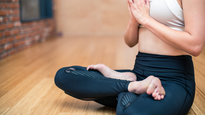 El Yoga genera beneficios físicos, flexibilidad, ayuda a tomar consciencia de la importancia del suelo pélvico y cuidarlo durante la gestación.