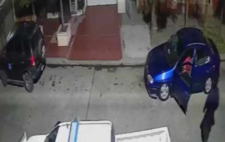 Insólito y repudiable: un policía le robó el celular a un joven que se había quedado dormido
