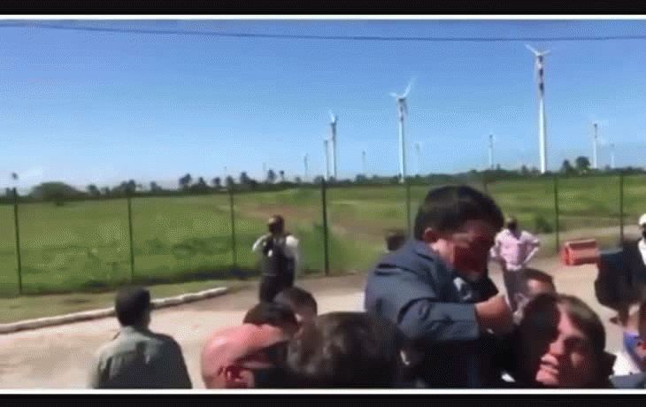 jair bolsonaro subio a sus hombros a un enano pensando que se trataba de un nino