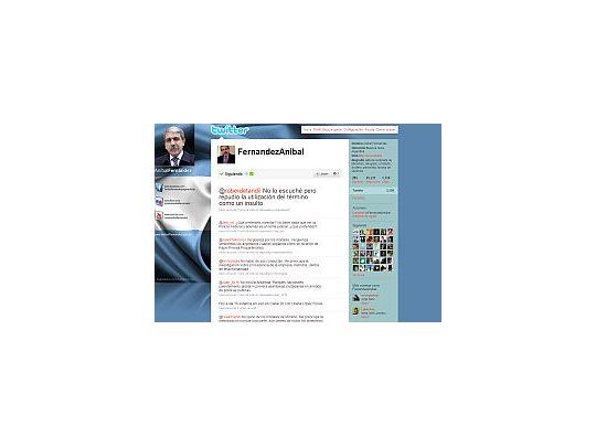 Aníbal Fernández es uno de los políticos que más habla por twitter.