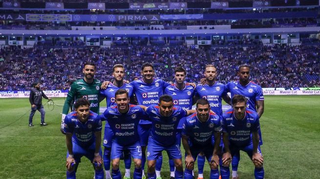 Cruz Azul le ganó 2-1 a Chivas y le quitó el invicto al equipo de Gabriel Milito. La Máquina quedó en la segunda posición en la Tabla General, a dos puntos del líder Guadalajara.
