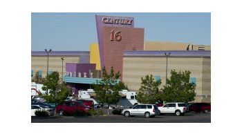 El sospechoso James Holmes tenía una escopeta de caza y una pistola en el momento del ataque.