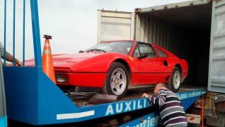 La mayoría de los vehículos pertenece a particulares y fueron conducidos por sus propios dueños. A este nutrido grupo de clásicos se sumaron algunos de los modelos Jaguar más emblemáticos de todos los tiempos, que forman parte de la colección privada de la compañía. La mayoría de los vehículos pertenece a particulares y fueron conducidos por sus propios dueños. A este nutrido grupo de clásicos se sumaron algunos de los modelos Jaguar más emblemáticos de todos los tiempos, que forman parte de la colección privada de la compañía.