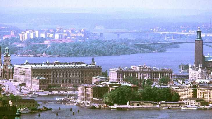 El edificio Folkets Hus (centro) en Estocolmo, Suecia, que acogió la Conferencia de las Naciones Unidas sobre el Medio Humano, el 16 de mayo de 1972. Foto ONU/Yutaka Nagata