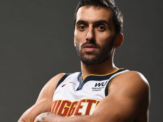 La camiseta de Denver Nuggets con el nombre de Campazzo ya está a la venta.