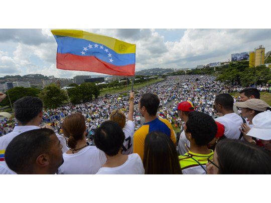 Con multitudinarias marchas, oposición venezolana presionó a Maduro para que reactive referendo