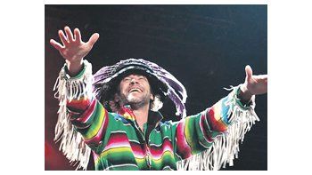 Más allá del sorprendente disfraz del cantante Jay Kay (parecido al del indio de Village People), Jamiroquai ofreció un contundente recital en el Quilmes Rock.