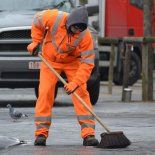 De barrer calles bajo cero a liderar un imperio de vodka y finanzas. De barrer calles bajo cero a liderar un imperio de vodka y finanzas.