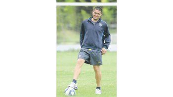 Por precaución, Riquelme sigue entrenando de manera diferenciada, en zapatillas.