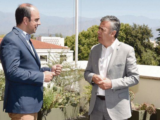 Seguridad. La cumbre Corral-Cornejo de ayer tuvo como eje el modelo mendocino de prevención del delito y una convención UCR en Santa Fe.