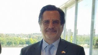 La medida establece que Gowland continuará en simultáneo con su cargo como embajador en la Mancomunidad de Australia. La medida establece que Gowland continuará en simultáneo con su cargo como embajador en la Mancomunidad de Australia.