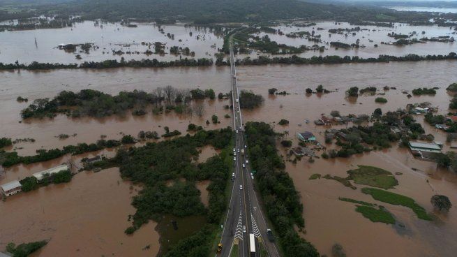Se debieron evacuar a más de cuatro mil personas.