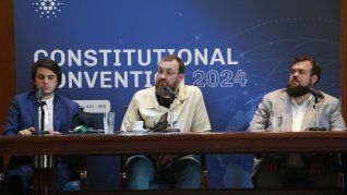 Cardano pone la mira en Argentina y desembarca con su empresa satélite en un sector clave de la economía