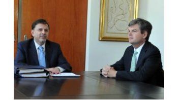 El Vicecanciller Eduardo Zuaín recibió al Encargado de Negocios de la Embajada de los EEUU, Kevin King Sullivan, a quien entregó documentación oficial de reconocidas instituciones internacionales, entre ellas CEPAL y FAO, sobre los avances concretos de la Argentina en su lucha contra la desigualdad social.