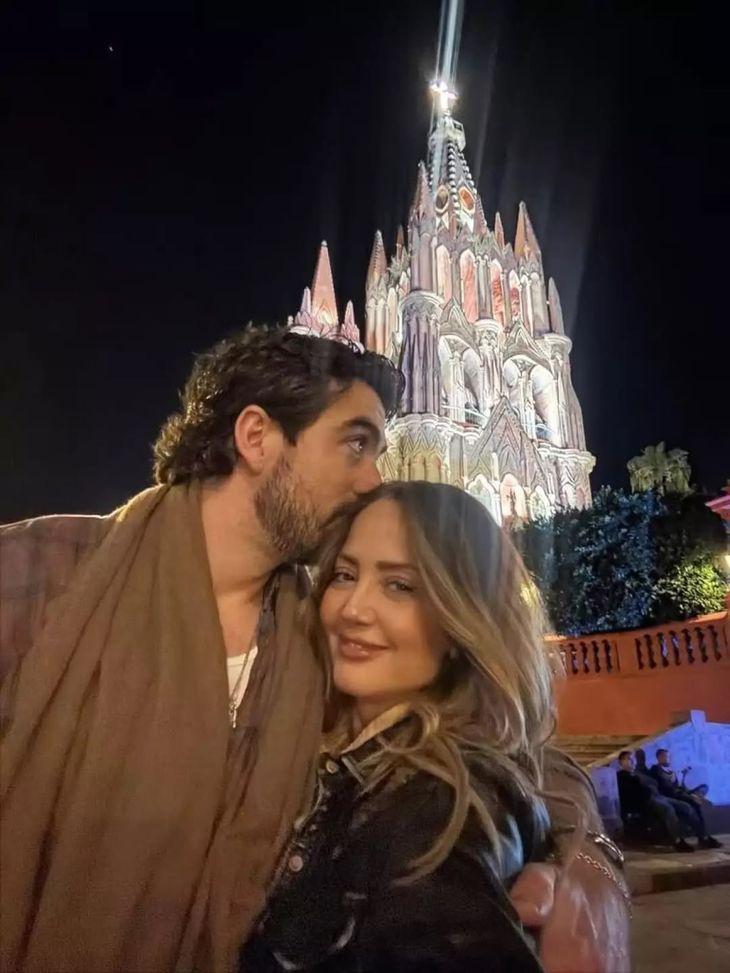 A principios de este año, Andrea Legarreta y Luis Carlos Origel, sobrino del periodista Juan José Origel, confirmaron su romance tras años de amistad cercana. A principios de este año, Andrea Legarreta y Luis Carlos Origel, sobrino del periodista Juan José Origel, confirmaron su romance tras años de amistad cercana.