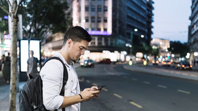 Ocho de cada diez argentinos eligen medios digitales como principal fuente de información, desplazando a la televisión.