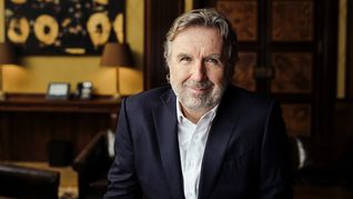 Aprovechó los bajos intereses de los bancos en 1990 para invertir millones de eslotis  en su país.