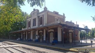 Villars combina turismo rural, paisajes tranquilos y bodegones auténticos a solo una hora y media de Buenos Aires.