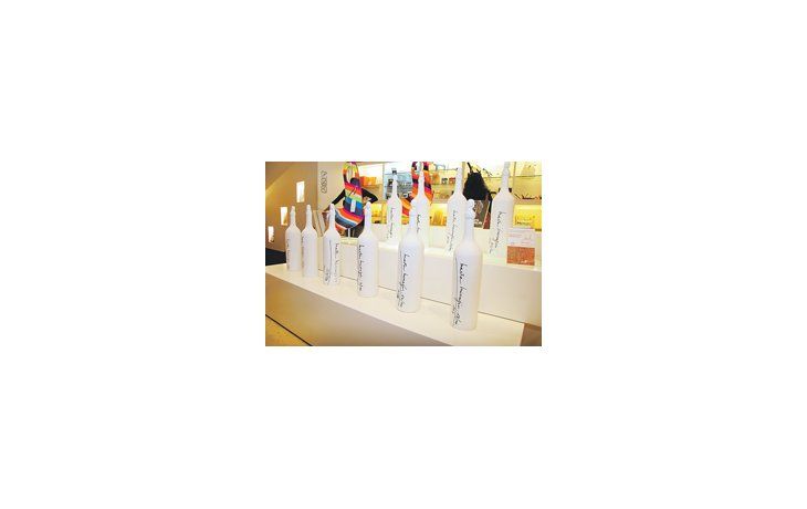 «Arte que encapsula» es un proyecto en homenaje al 10º aniversario del Malba. Se trata de una edición especial de vinos encapsulados dentro de una pieza de la diva del pop, Marta Minujín.