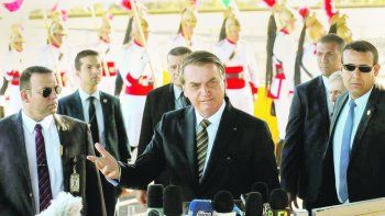 incandescente. AMacron retira (sus insultos), después ofrece (dinero) y finalmente respondo, dijo Bolsonaro.