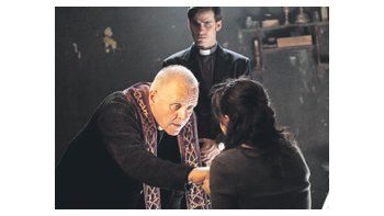 En «El rito» hay varias escenas realmente aterradoras que logran atemperar los altibajos de una historia armada artificiosamente alrededor de Anthony Hopkins.