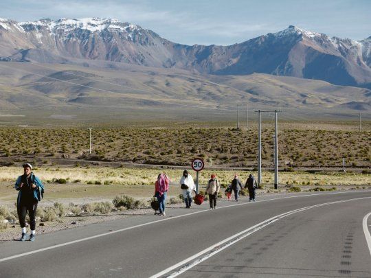 DERIVA. Miles de personas sin papeles llegan a pie desde Bolivia con lo puesto.&nbsp;