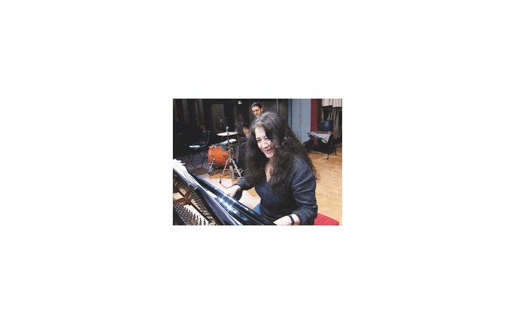 ámbito.com | Finalmente se estrenó en el país el largamente postergado documental de Georges Gachot «Martha Argerich. Conversación nocturna».
