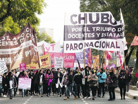 rebote. Las jornadas de protestas en Chubut hab&iacute;an traspasado las fronteras provinciales, cuando CTERA convoc&oacute; dos semanas atr&aacute;s a un paro nacional en repudio a la &ldquo;brutal represi&oacute;n&rdquo; a los docentes en Rawson.