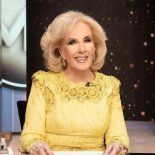 Mirtha Legrand continuará en su casa mientras se recupera de un cuadro viral y aplazó su vuelta a la televisión. Mirtha Legrand continuará en su casa mientras se recupera de un cuadro viral y aplazó su vuelta a la televisión.
