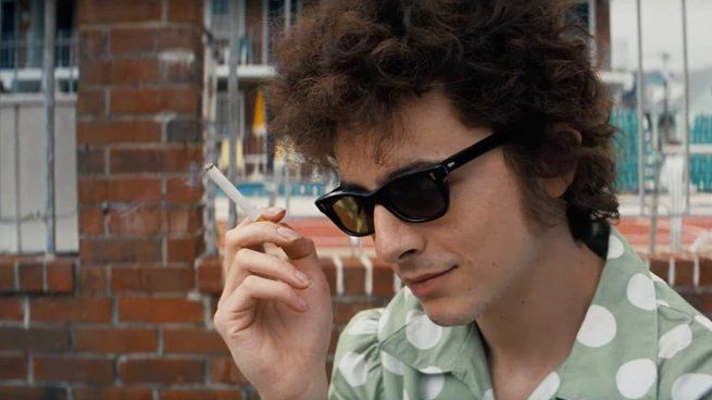 Timothée Chalamet se pone en la piel de Bob Dylan.