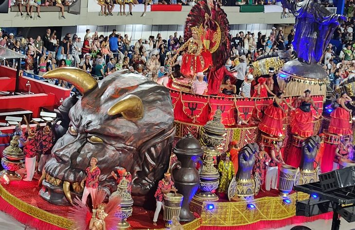 En 2023, se llevó a cabo la primer edición post-pandemia - y sin restricciones - del carnaval de Río de Janeiro. En 2023, se llevó a cabo la primer edición post-pandemia - y sin restricciones - del carnaval de Río de Janeiro.