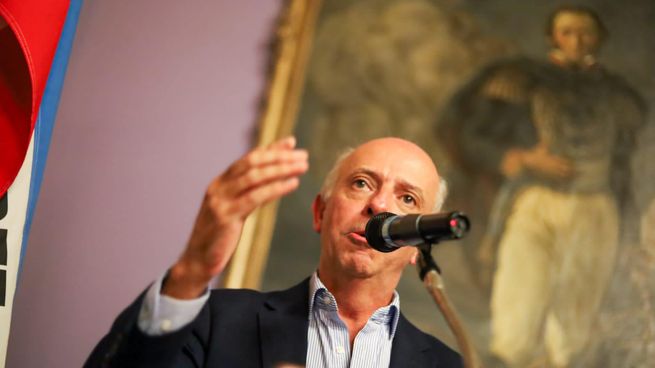 El senador del Partido Nacional, Javier García, cuestionó la intención del gobierno de modificar la ley de derribo.