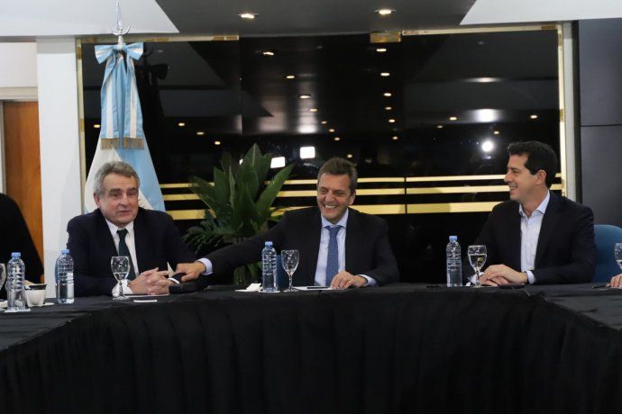 Sergio Massa, fue acompañado por el candidato a vicepresidente y actual Jefe de Gabinete de Ministros y Eduardo Wado de Pedro Ministro del Interior.