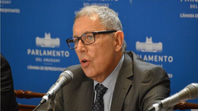El ministro de Economía y Finanzas defendió la postura del gobierno en contra de las acusaciones de Arbeleche. 