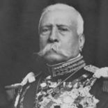 Porfirio Díaz se rebela contra el gobierno de Benito Juárez suscribiendo el Plan de La Noria en 1871. Porfirio Díaz se rebela contra el gobierno de Benito Juárez suscribiendo el Plan de La Noria en 1871.