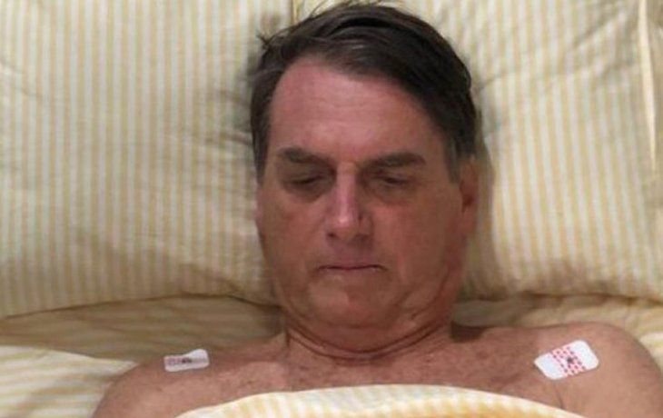 Jair Bolsonaro continúa internado en el hospital.