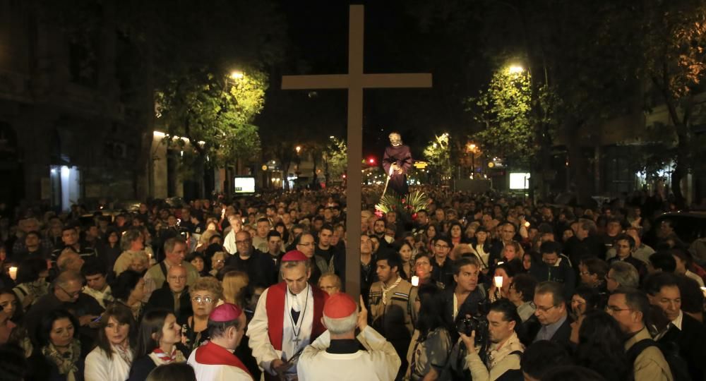 Miles De Personas Acompa Aron El V A Crucis Porte O