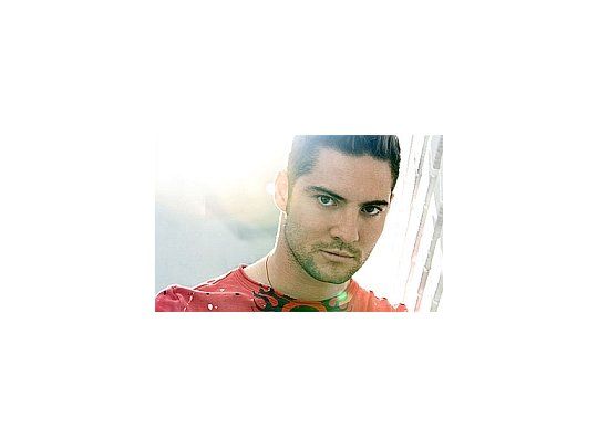 El cantante español sumó miles de críticas en la red social .