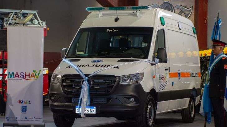 El vehículo cuenta con tecnología de punta para responder a emergencias médicas. El vehículo cuenta con tecnología de punta para responder a emergencias médicas.