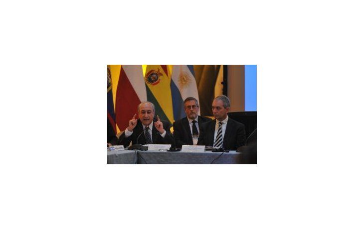 El ministro de Seguridad, Arturo Puricelli, destacó que la UNASUR tiene el objetivo de coordinar acciones para conjurar los delitos de guante blanco, en el marco de la reunión de ministros de Seguridad, Interior y Justicia del organismo regional, que se desarrolla en esta Ciudad.