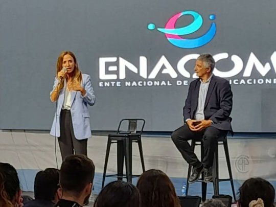 Victoria Tolosa Paz en la entrega de 4 mil tablets del programa “Conectando con Vos”.