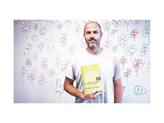 Frey: “No me avergüenza decir que espero vender millones de copias con este libro y que tiene una vocación comercial. Eso no significa que yo sea un cínico que escribe pensando en una idea millonaria”.