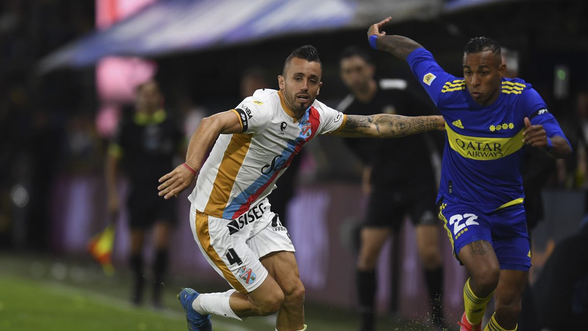 Boca lost the advantage twice, suffered against Arsenal, but maintains the top