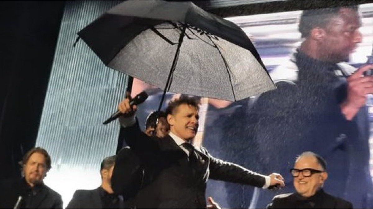 Luis Miguel in Córdoba: rain, shortened recital and disappointment for fans