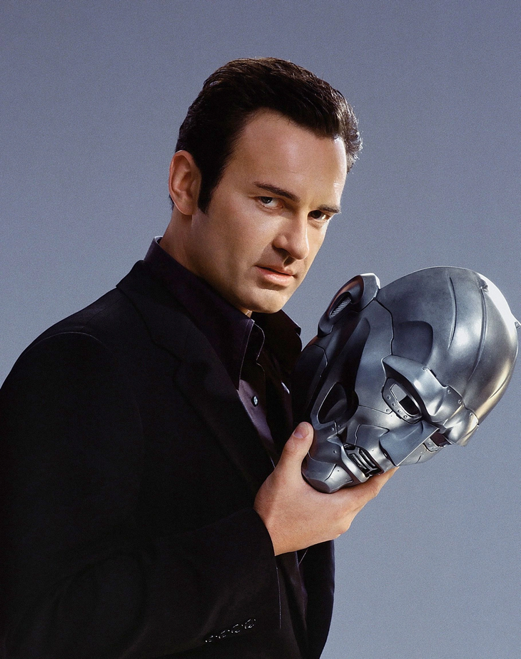 He played the iconic villain Dr. Doom in the films of the Fantastic four (2005 and 2007), a role that marked a milestone in his film career. He played the iconic villain Dr. Doom in the films of the Fantastic four (2005 and 2007), a role that marked a milestone in his film career.