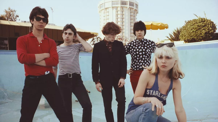 The classical Blondie formation was formed by: Gary Valentine, Clem Burke, Debbie Harry, Chris Stein and Jimmy Destri. The classical Blondie formation was formed by: Gary Valentine, Clem Burke, Debbie Harry, Chris Stein and Jimmy Destri.