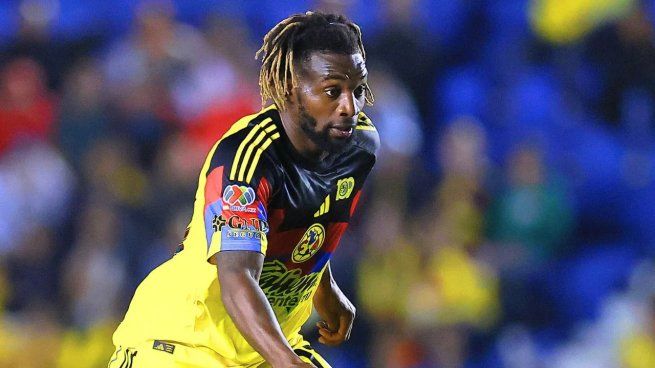 El francés Allan Saint-Maximin es el jugador del América que tiene el auto más caro: un Lamborghini Huracán EVO de casi 300,000 dólares.&nbsp;