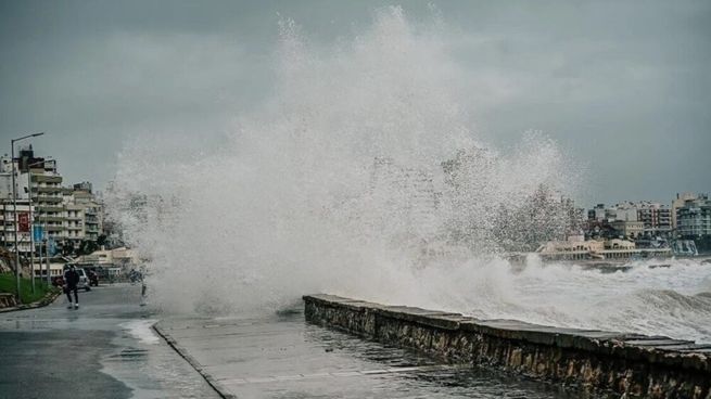 Mar del Plata sufrió una fuerte ciclogénesis que provocó vientos intensos, lluvias y un avance del mar sobre la costa.