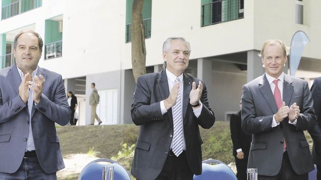 anuncio. Alberto Fernández ayer en Entre Ríos junto al gobernador Gustavo Bordet. Anunció obras y dio otro paso más en la estrategia de convocatoria de la mesa política del Frente de Todos para fijar la estrategia 2023.